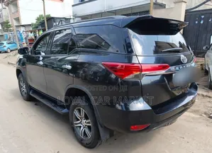 Toyota Fortuner 2022 Black
