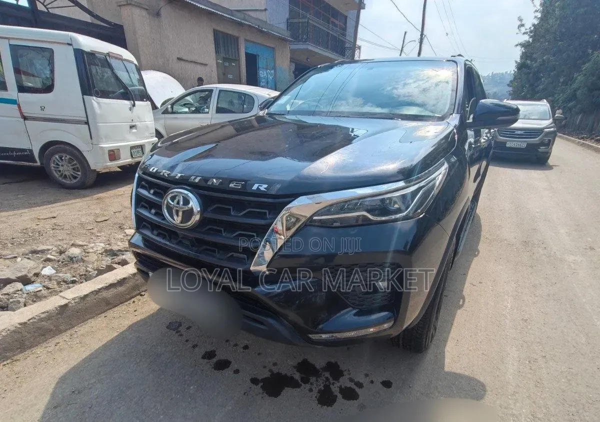 Toyota Fortuner 2022 Black