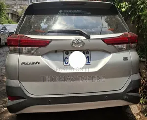 Toyota Rush 2022 Silver