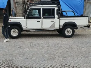 Land Rover Defender 1997 White
