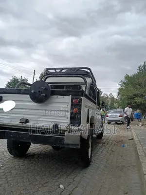 Land Rover Defender 1997 White