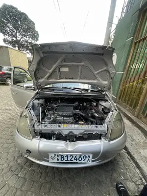 Toyota Vitz 2001 Silver