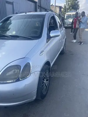 Toyota Vitz 2001 Silver