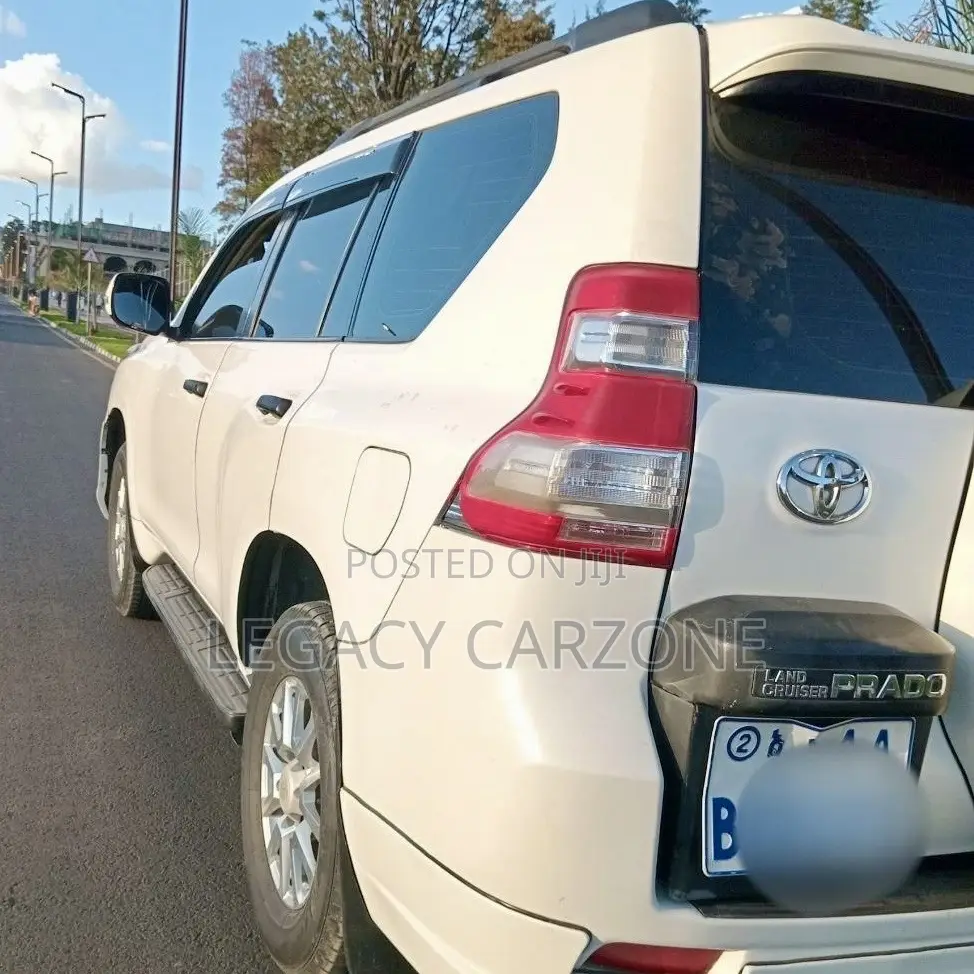 Toyota Land Cruiser 2011 White