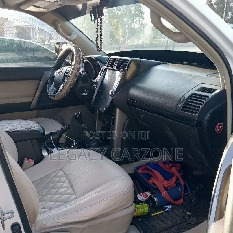 Toyota Land Cruiser 2011 White