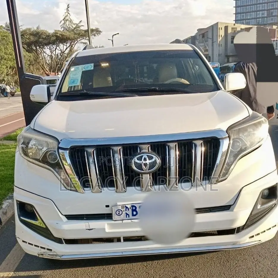 Toyota Land Cruiser 2011 White
