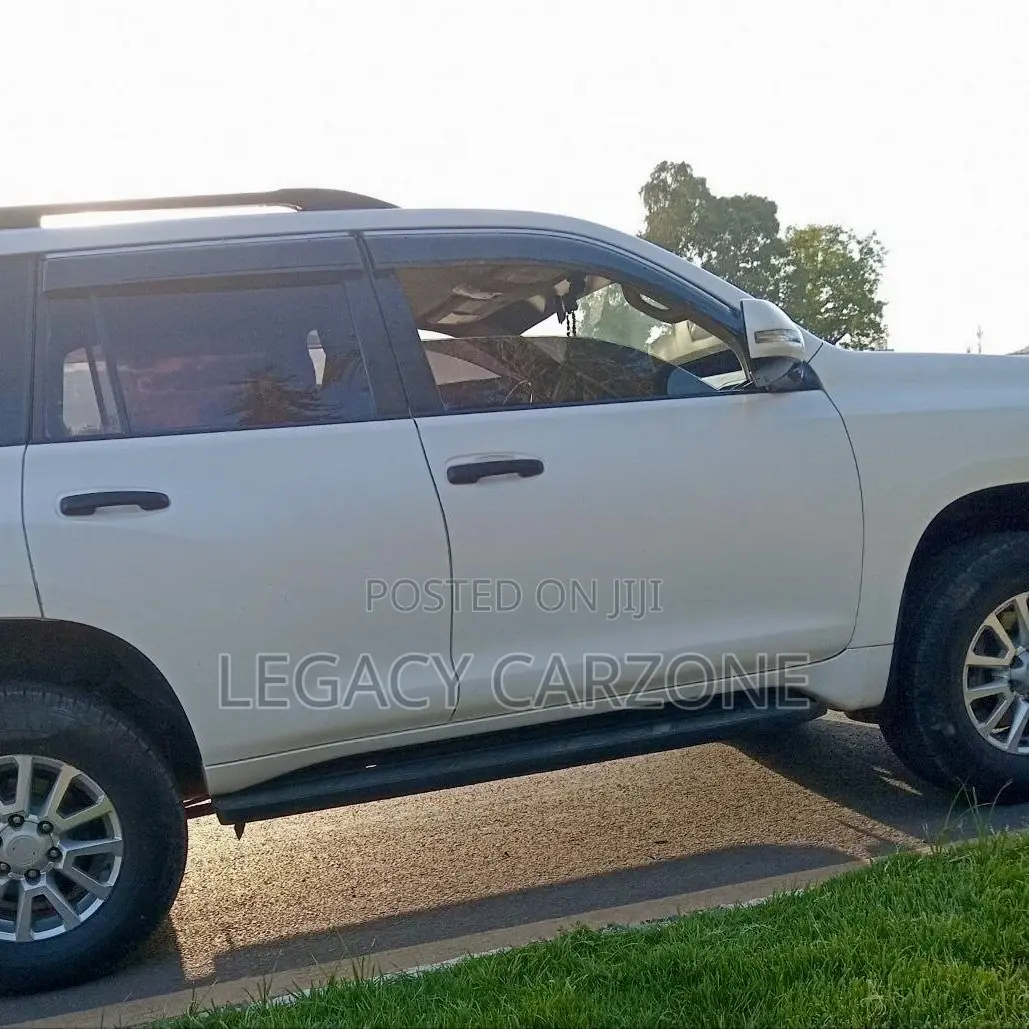 Toyota Land Cruiser 2011 White