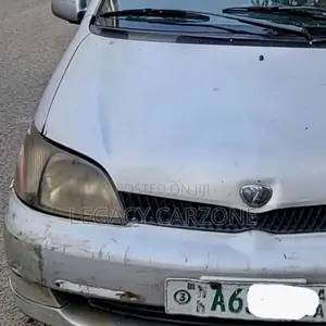 Toyota Platz 2002 Silver