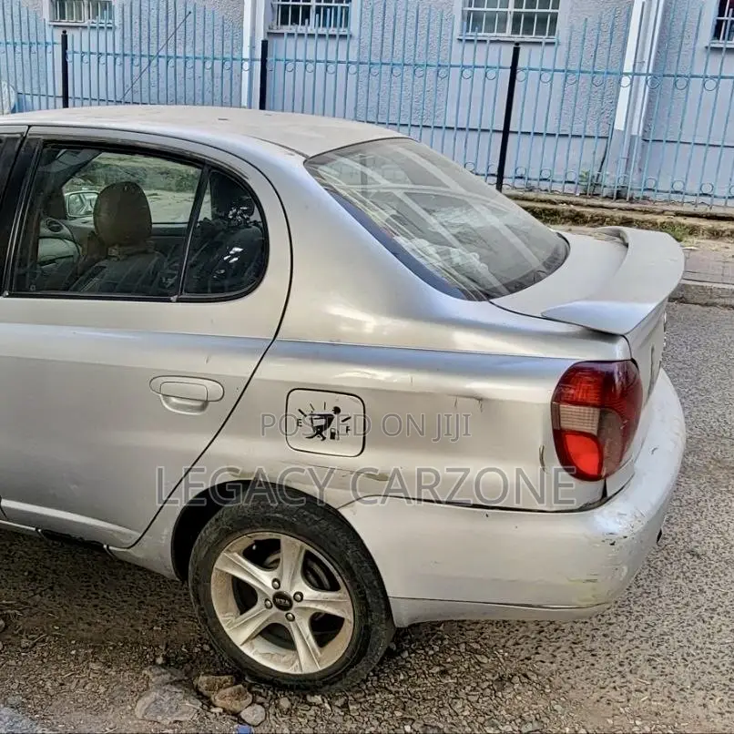 Toyota Platz 2002 Silver