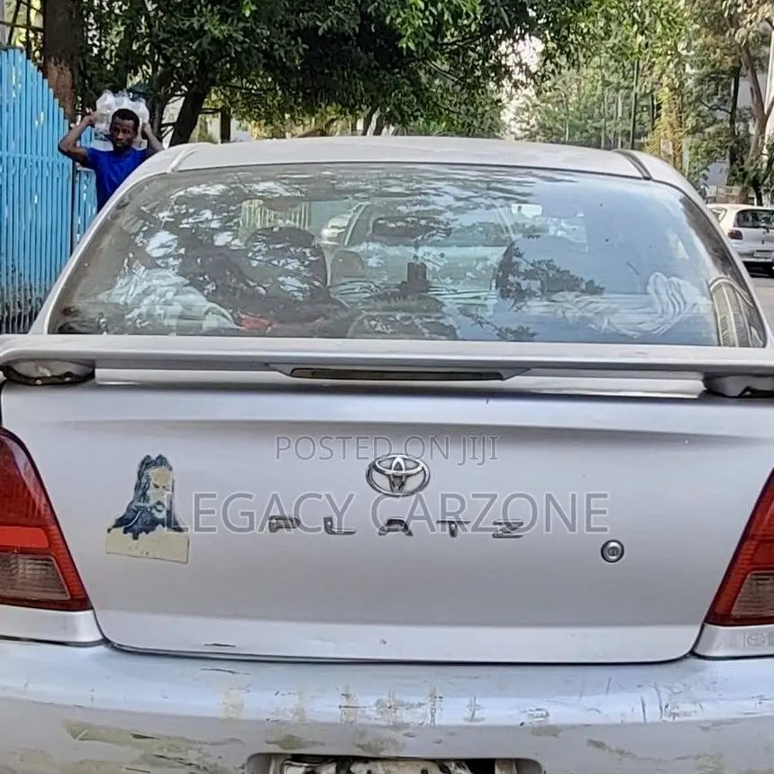Toyota Platz 2002 Silver