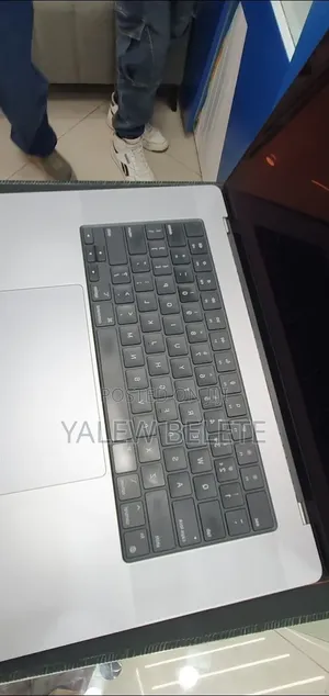 New Laptop Apple MacBook Pro 32GB Apple M1 Max SSD 1T