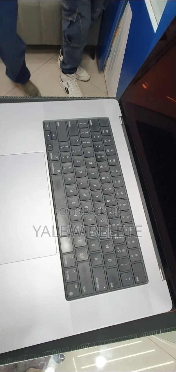 New Laptop Apple MacBook Pro 32GB Apple M1 Max SSD 1T