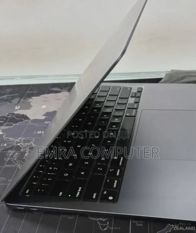 New Laptop Apple MacBook Air 2020 M1 16GB Intel Core 7 SSD 512GB