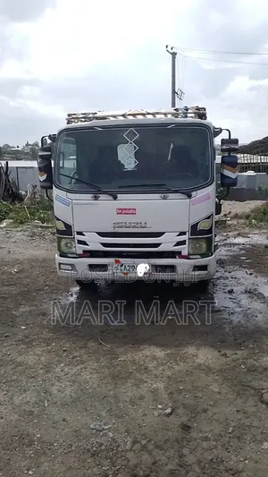Isuzu Water Truck