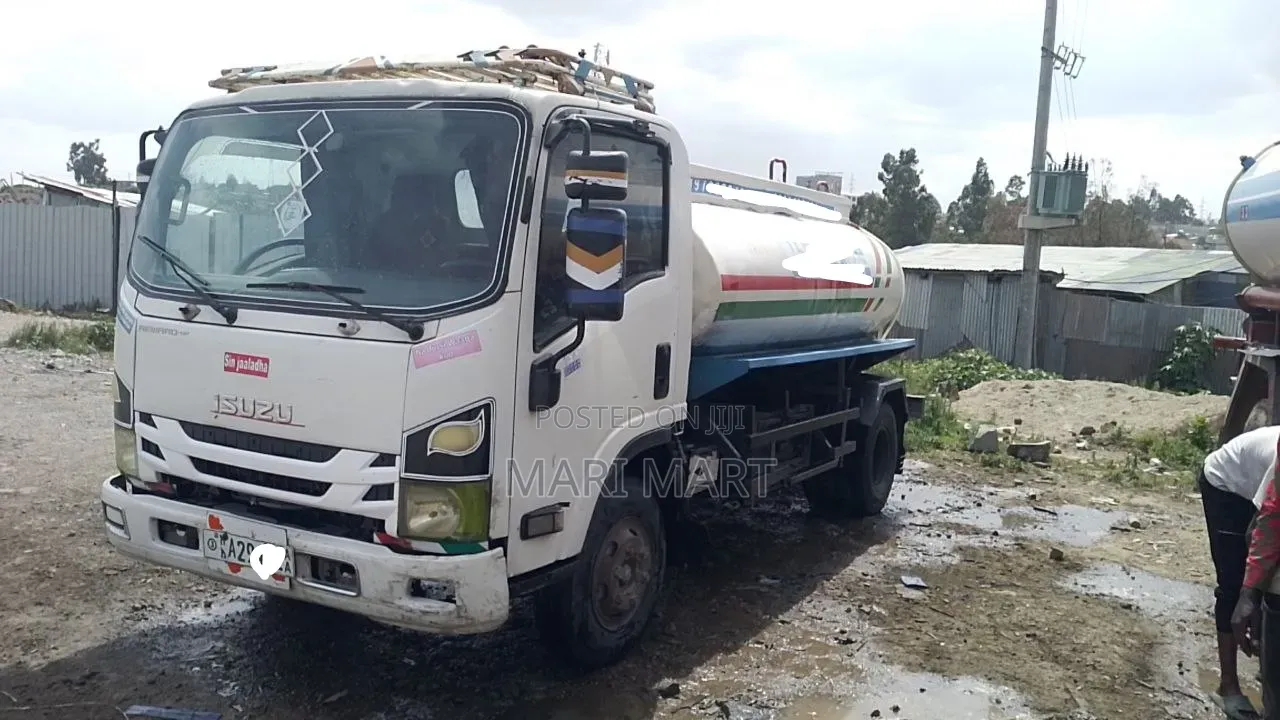 Isuzu Water Truck