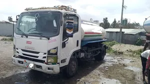 Isuzu Water Truck