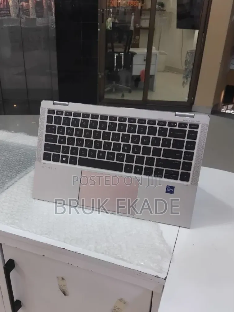 New Laptop HP EliteBook 1040 G8 16GB Intel Core i7 SSD 512GB