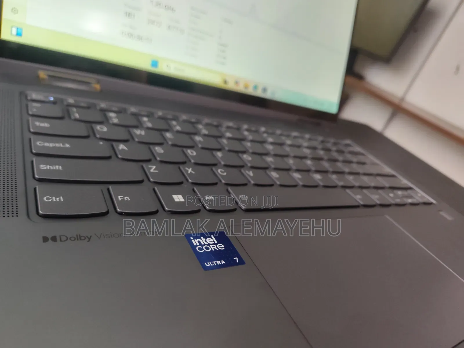 New Laptop Lenovo Yoga 7i 16GB Intel Core Ultra 7 SSD 1T