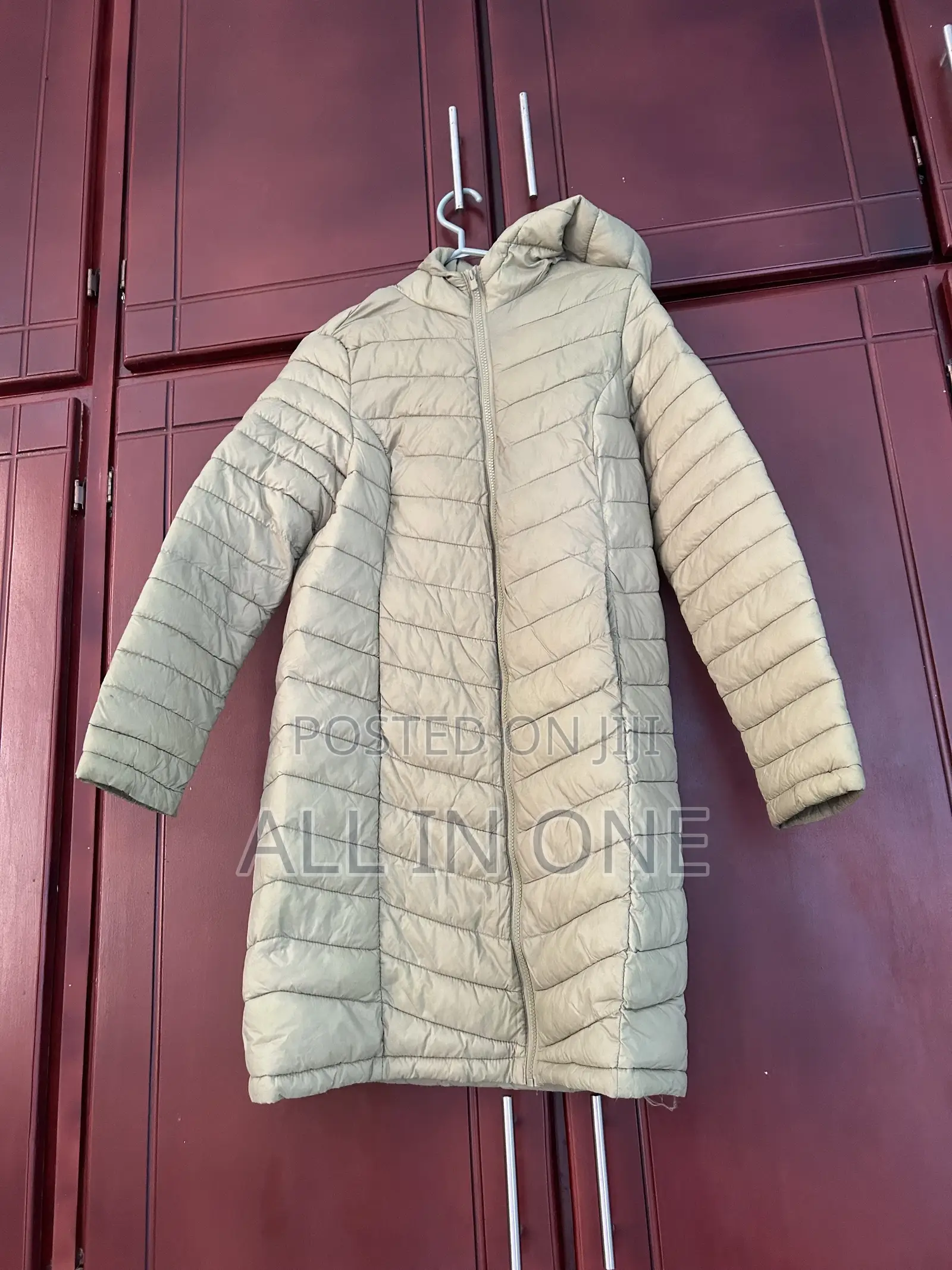 Light Weight Jacket Hooded Design
