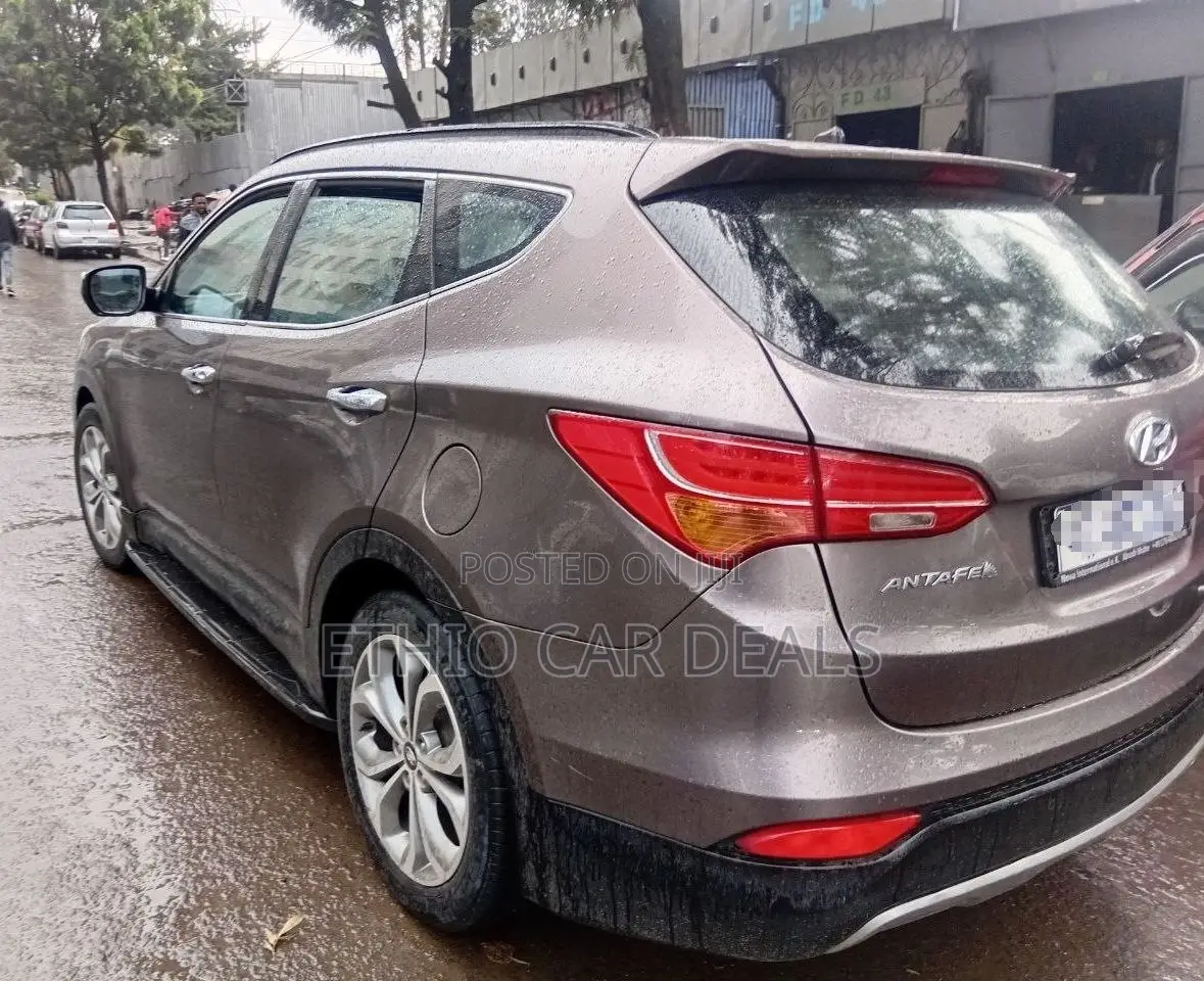 Hyundai Santa Fe 2013 Brown