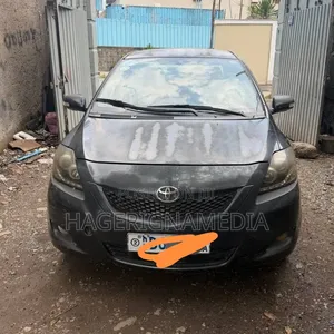 Toyota Yaris 2010 Black