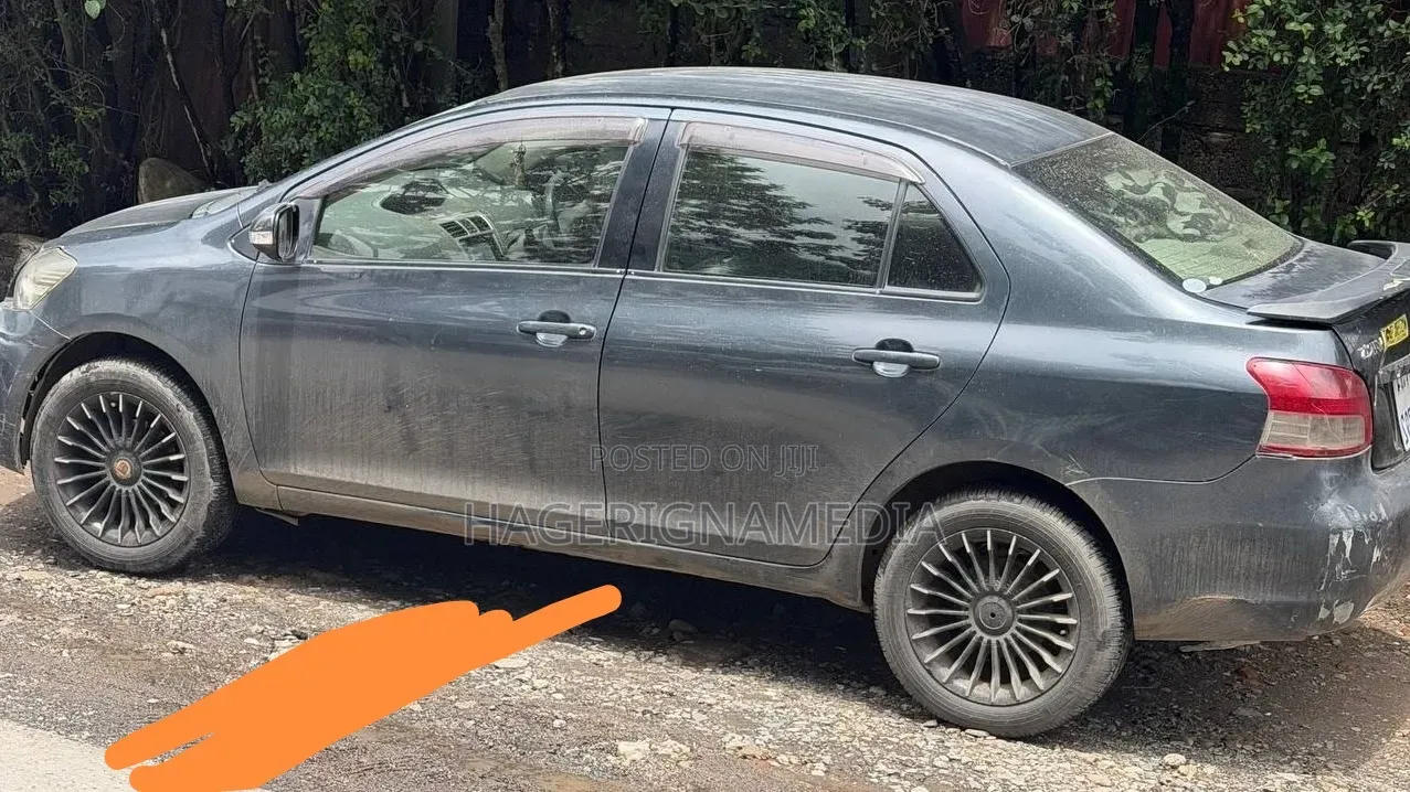 Toyota Yaris 2010 Black