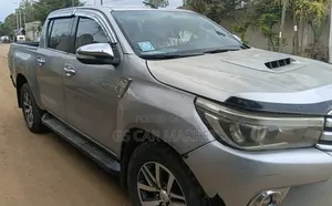 Toyota Hilux 2018 Silver