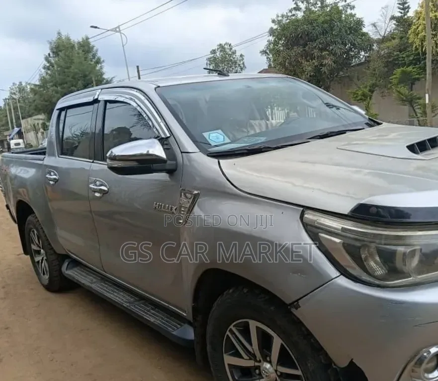 Toyota Hilux 2018 Silver