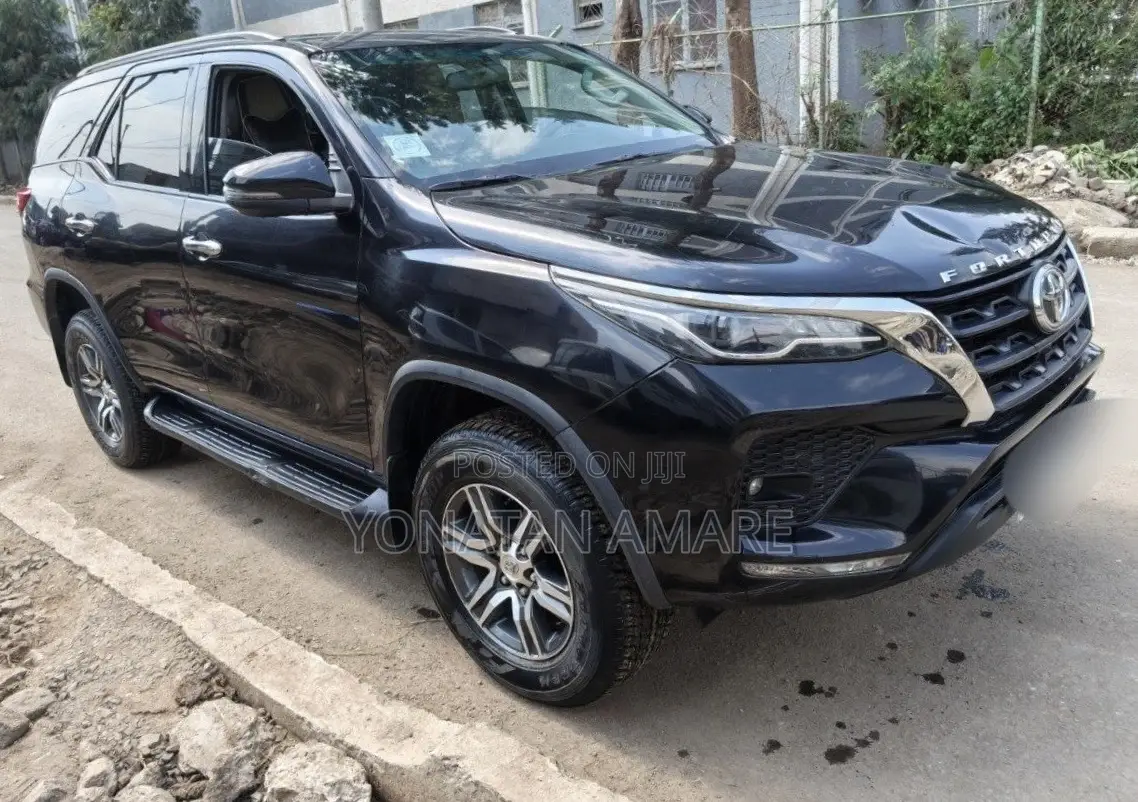 Toyota Fortuner 2022 Black