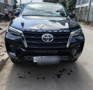 Toyota Fortuner 2022 Black