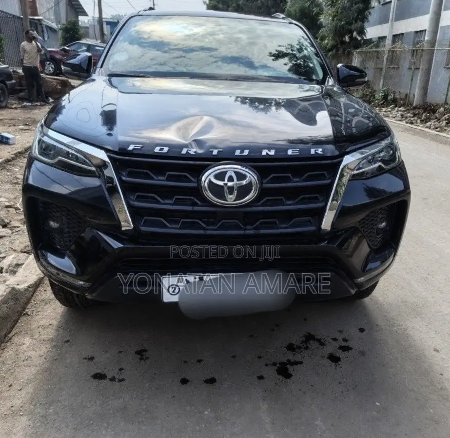 Toyota Fortuner 2022 Black