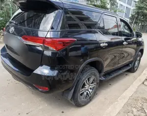 Toyota Fortuner 2022 Black