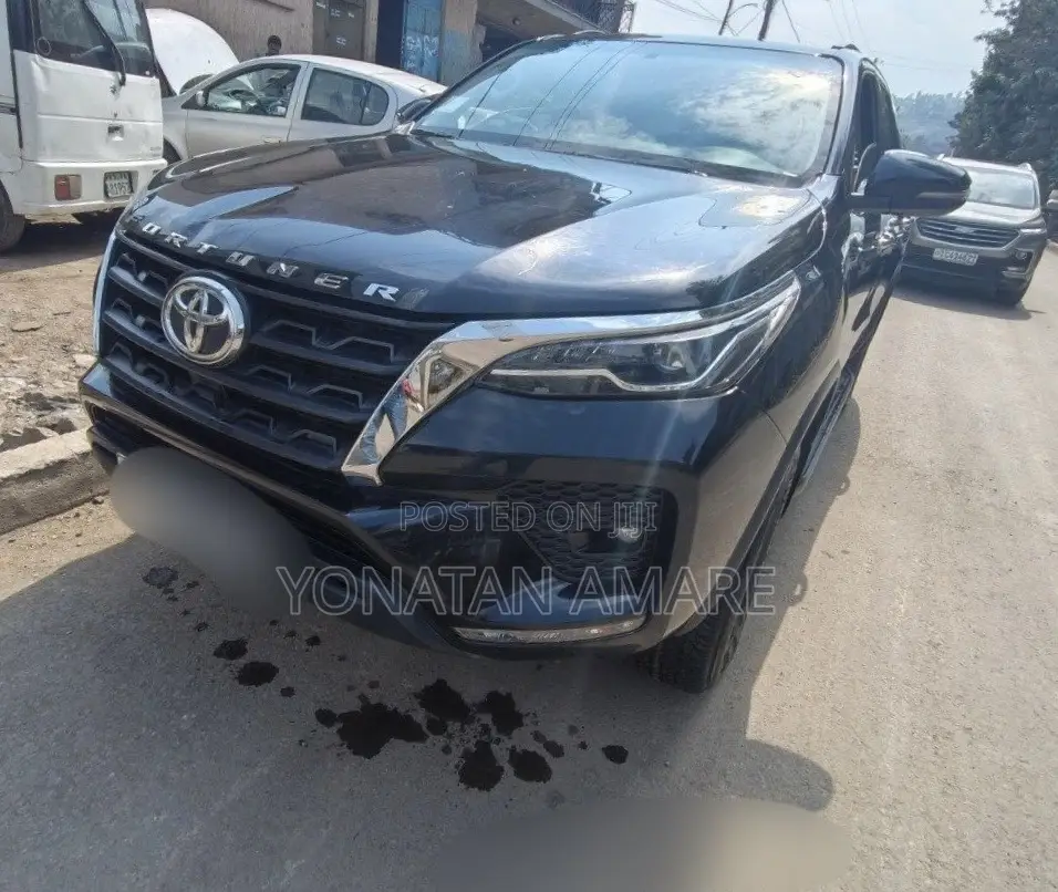 Toyota Fortuner 2022 Black