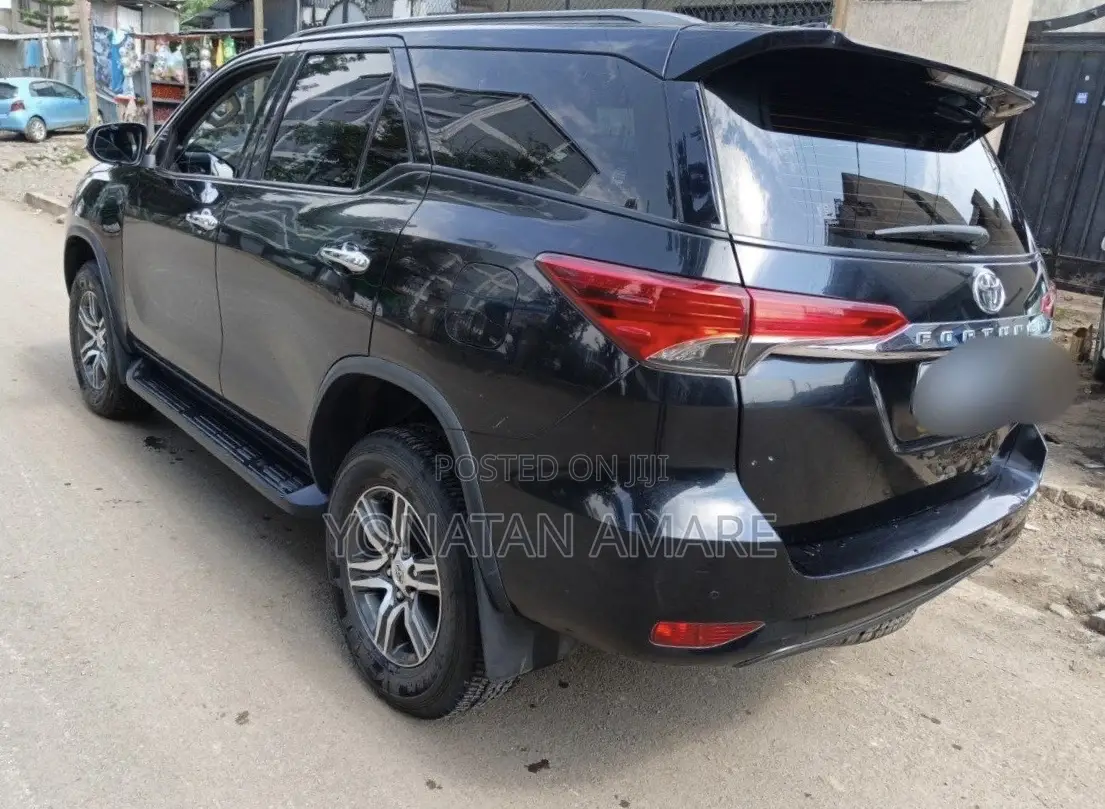 Toyota Fortuner 2022 Black