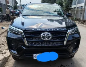 Toyota Fortuner 2022 Black