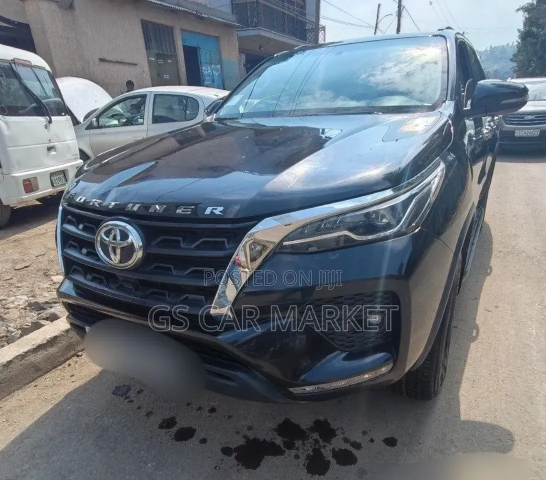 Toyota Fortuner 2022 Black