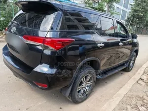 Toyota Fortuner 2022 Black