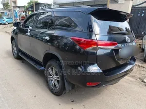 Toyota Fortuner 2022 Black