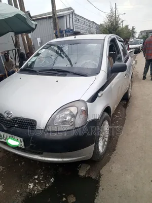 Toyota Vitz 1999 Silver
