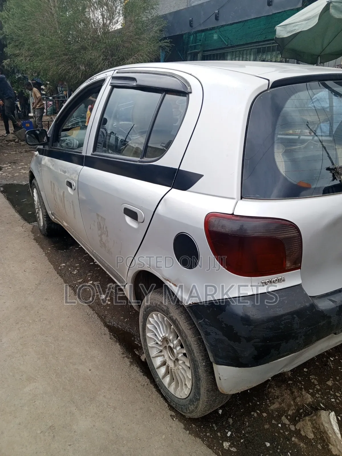 Toyota Vitz 1999 Silver