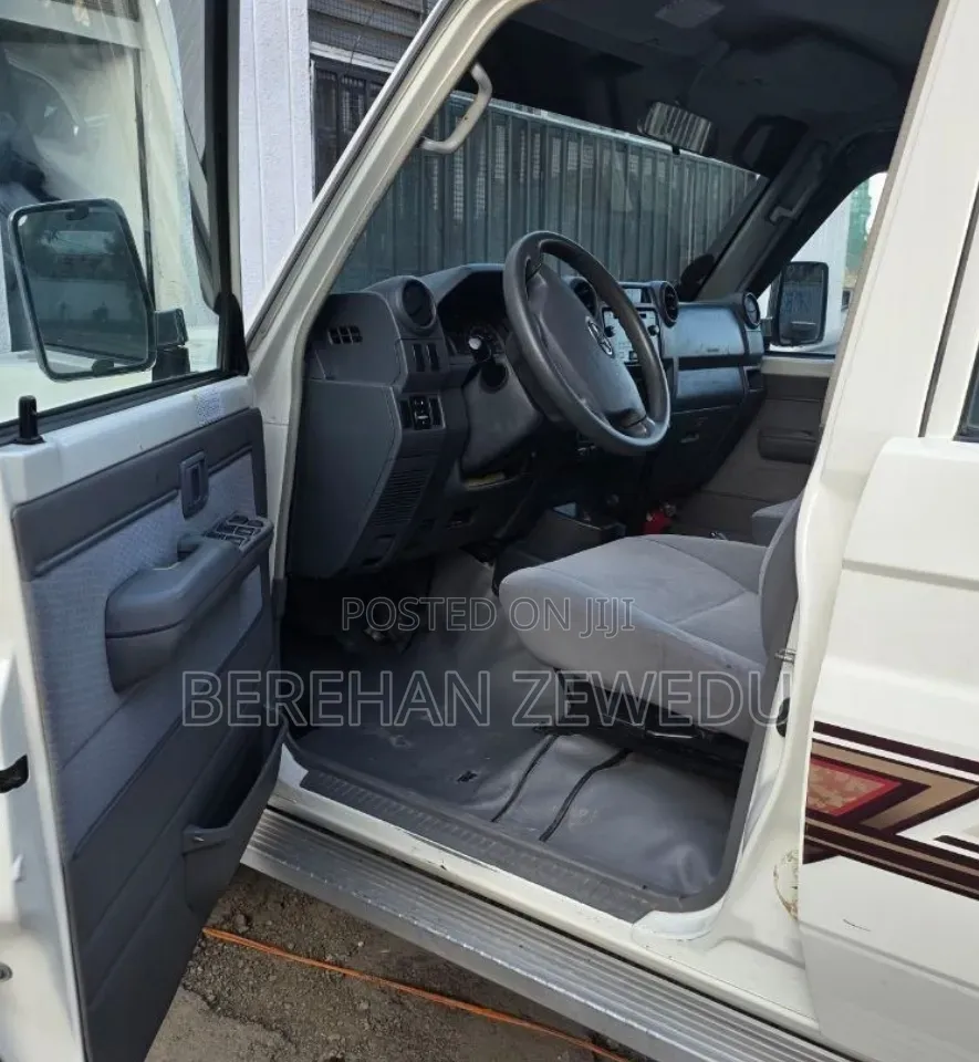 Toyota Land Cruiser 2019 White