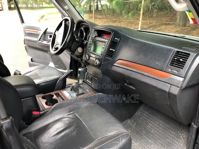 Mitsubishi Pajero 3.2 Di-Dc GLS 2010 Black