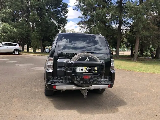 Mitsubishi Pajero 3.2 Di-Dc GLS 2010 Black
