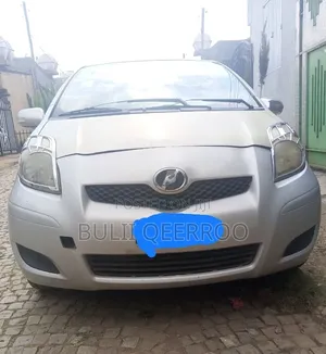 Toyota Yaris 2010 Silver