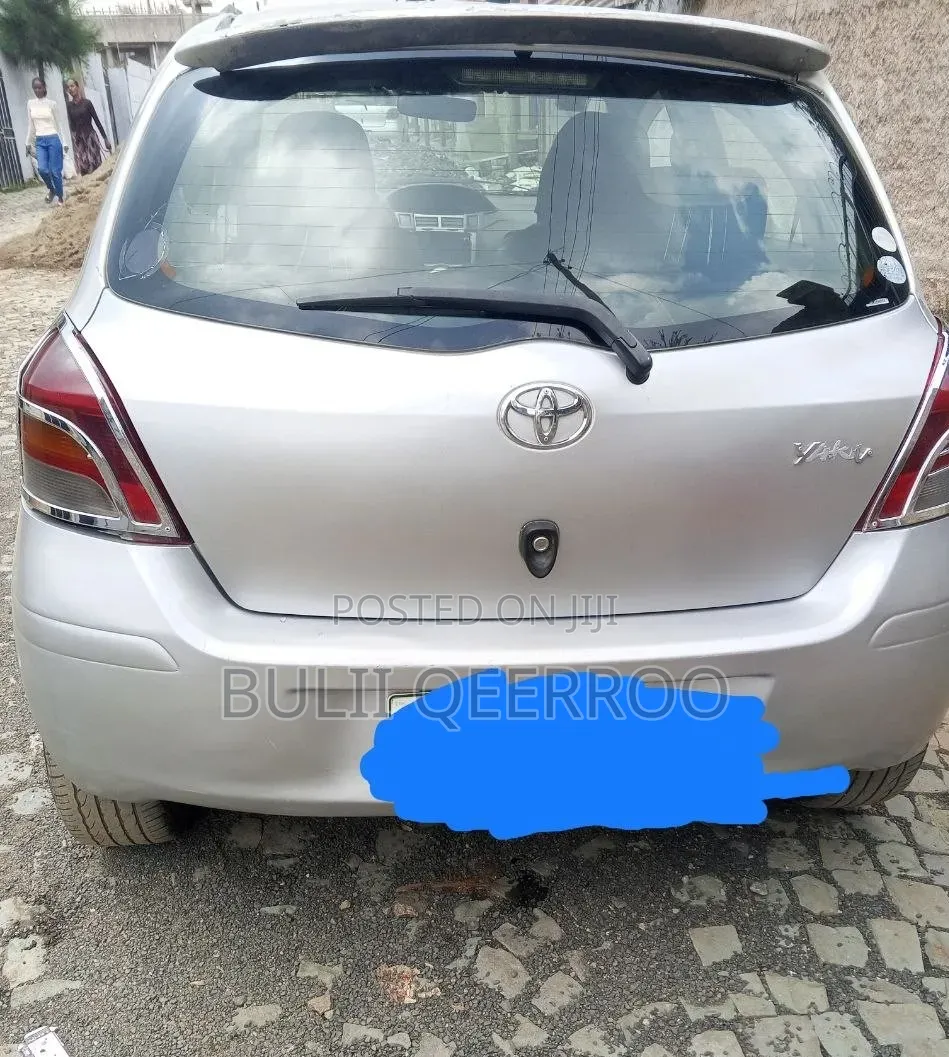 Toyota Yaris 2010 Silver