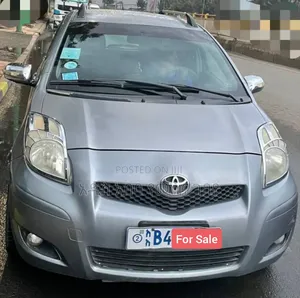 Toyota Yaris Base Hatchback 3dr 2010 Gray
