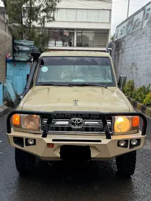 Toyota Land Cruiser 2012 Gold