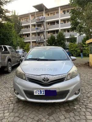 Toyota Yaris 2012 Silver