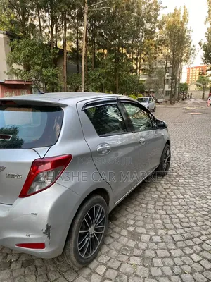 Toyota Yaris 2012 Silver