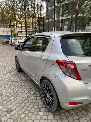Toyota Yaris 2012 Silver
